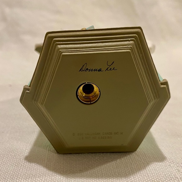 Hallmark Christmas ornament - Look It’s Santa - 1992 with lighting - Picture 8 of 8